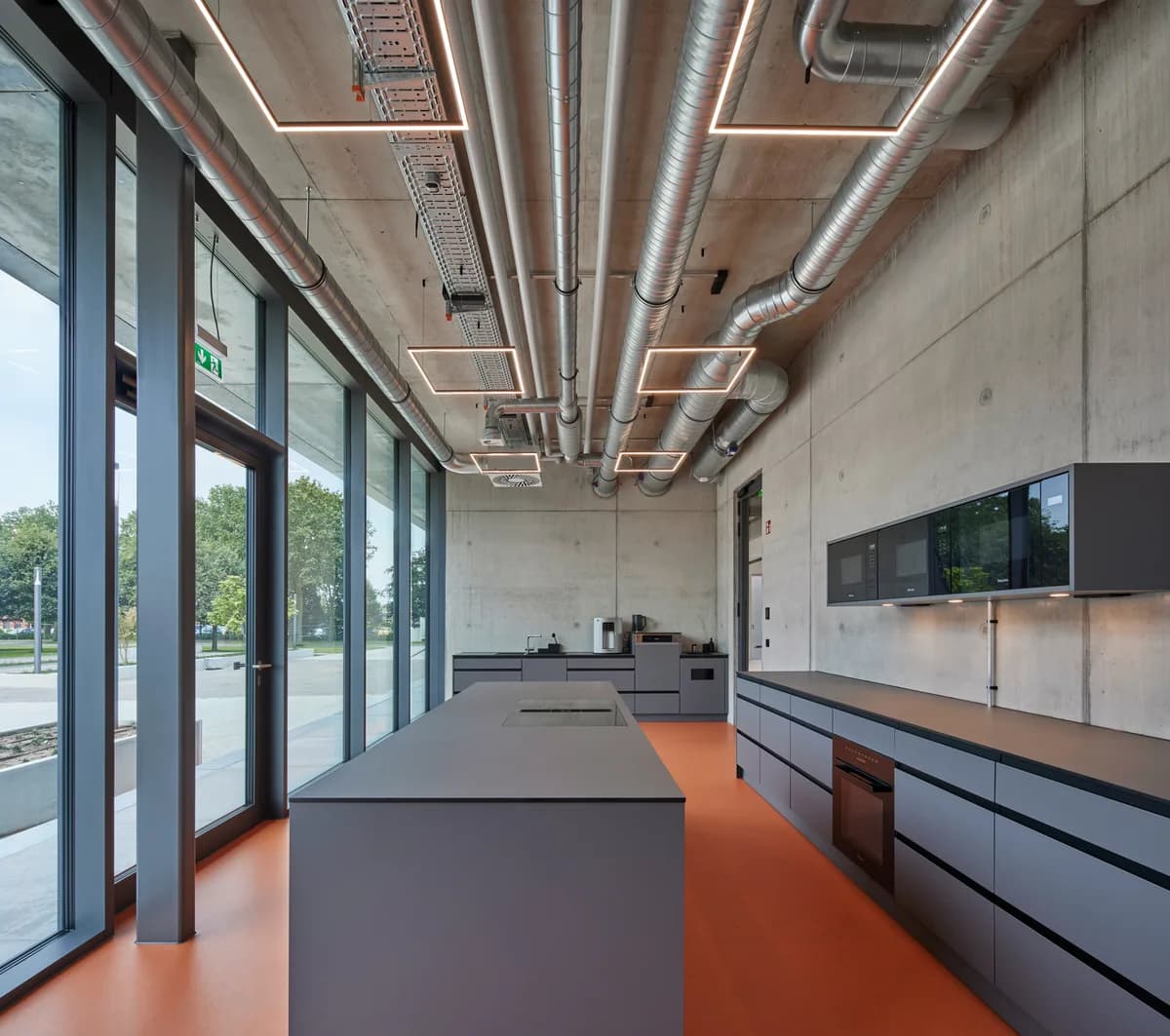 Meetingraum mit Konferenztechnik im KEMPER Innovations Campus